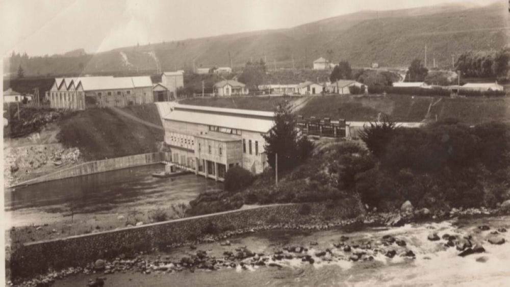 Old black and white photo of Horahora Power Station